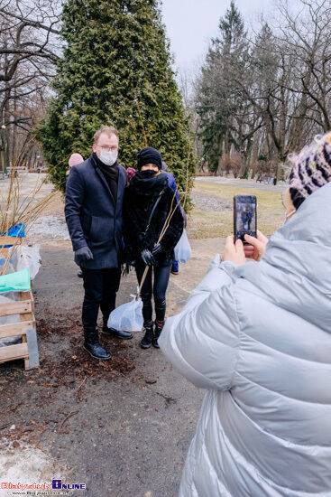 Białystok się zieleni. Rozdawanie drzew