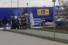 Ul. Branickiego/Miłosza. Wypadek z udziałem dwóch aut
