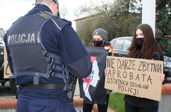 Protest przed Komendą Policji w Białymstoku