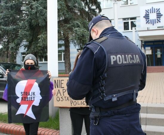 Protest przed Komendą Policji w Białymstoku