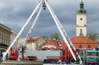 Diabelski młyn staje przy Ratuszu