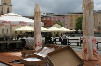 Rozkładanie ogródków na Rynku Kościuszki