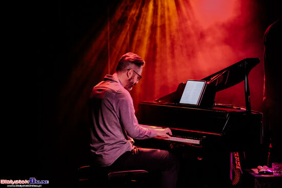 NIE Teatr. Otwarcie i koncert \"Nasza Miłość\"