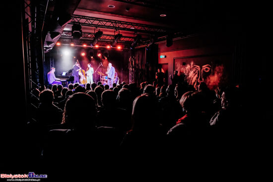 NIE Teatr. Otwarcie i koncert \"Nasza Miłość\"