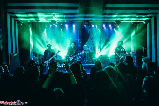 Koncert Me and That Man w Zmianie Klimatu