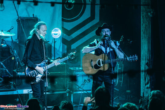 Koncert Me and That Man w Zmianie Klimatu