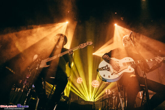 Koncert Me and That Man w Zmianie Klimatu