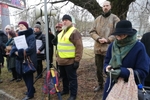 Różaniec podczas protestu antyszczepionkowców