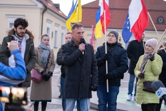 Manifestacja na Rynku Kościuszki po ataku na Ukrainę