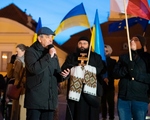 Manifestacja na Rynku Kościuszki po ataku na Ukrainę