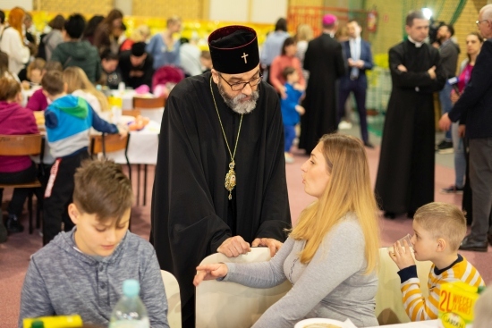 Wielkanocne śniadanie dla uchodźców