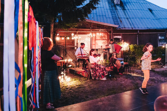 Potańcówka przy dworze Herbstów z kapelą Batareja