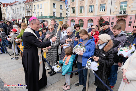 Święcenie pokarmów przy ratuszu