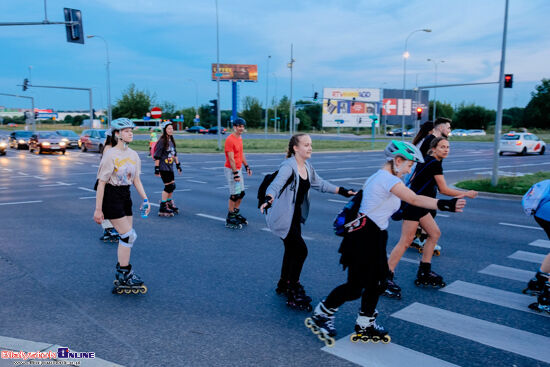 Nightskating Białystok. 3 przejazd rolkarzy