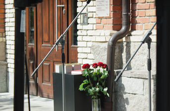 Odsłonięcie Stolperstein (kamieni pamięci) poświęconych rodzinie Samuela Pisara