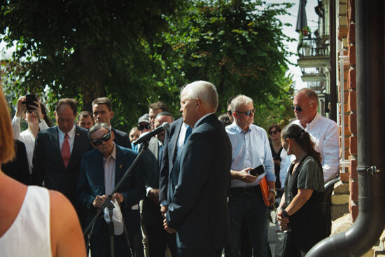 Odsłonięcie Stolperstein (kamieni pamięci) poświęconych rodzinie Samuela Pisara