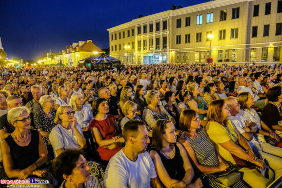"Skrzypek na dachu" na Rynku Kościuszki