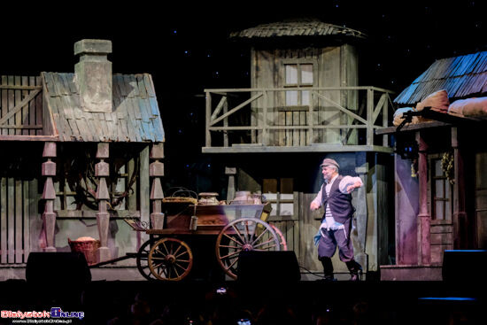 "Skrzypek na dachu" na Rynku Kościuszki