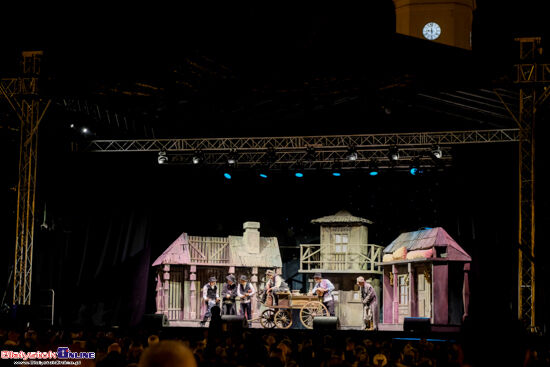 "Skrzypek na dachu" na Rynku Kościuszki