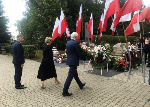 Złożenie kwiatów na cmentarzu miejskim w Białymstoku