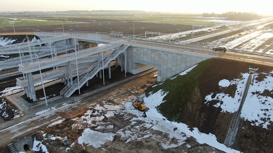 Rail Baltica: kolejny wiadukt nad torami w gminie Szepietowo