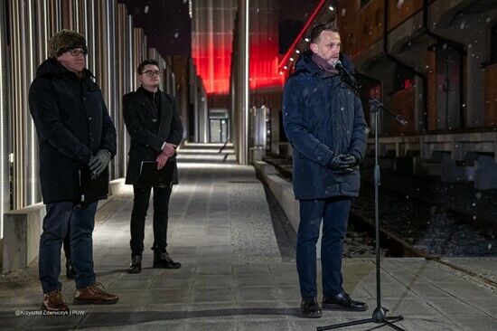 2024.02.09 - Akcja "Światło Pamięci" przed Muzeum Pamięci Sybiru