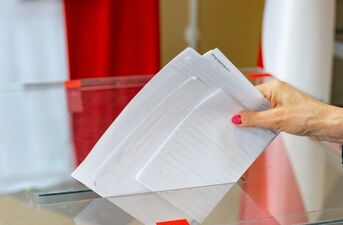 Białostockie lokale wyborcze przyjęły pierwszych głosujących