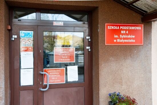 2024.04.07 - Białostockie lokale wyborcze przyjęły pierwszych głosujących