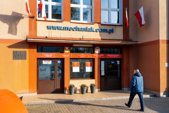 2024.04.07 - Białostockie lokale wyborcze przyjęły pierwszych głosujących