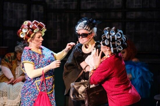 Spektakl "Szwagierki" Teatru Dramatycznego im. Aleksandra Węgierki w Białymstoku