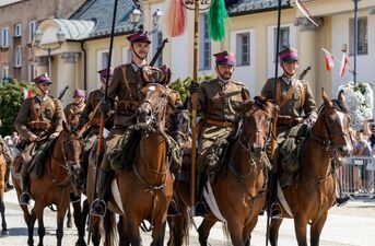 Obchody Święta Wojska Polskiego pod pomnikiem Józefa Piłsudskiego