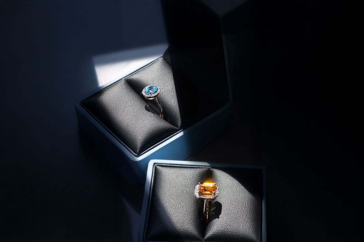 Jak wybrać idealną biżuterię na świąteczną imprezę firmową?