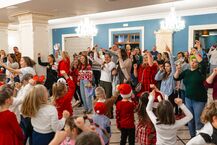 Święty Mikołaj z Finlandii spotkał się z dziećmi w Dworze Czarneckiego