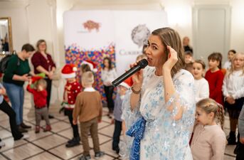 Święty Mikołaj z Finlandii spotkał się z dziećmi w Dworze Czarneckiego