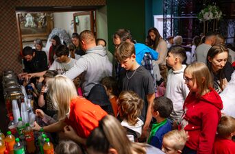 Święty Mikołaj z Finlandii spotkał się z dziećmi w Dworze Czarneckiego