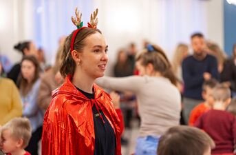 Święty Mikołaj z Finlandii spotkał się z dziećmi w Dworze Czarneckiego