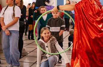 Święty Mikołaj z Finlandii spotkał się z dziećmi w Dworze Czarneckiego