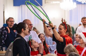 Święty Mikołaj z Finlandii spotkał się z dziećmi w Dworze Czarneckiego