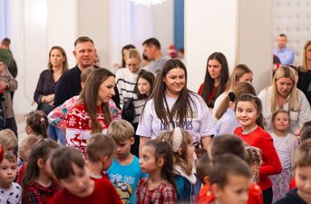 Święty Mikołaj z Finlandii spotkał się z dziećmi w Dworze Czarneckiego