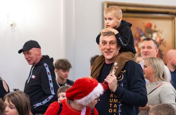 Święty Mikołaj z Finlandii spotkał się z dziećmi w Dworze Czarneckiego