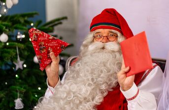 Święty Mikołaj z Finlandii spotkał się z dziećmi w Dworze Czarneckiego