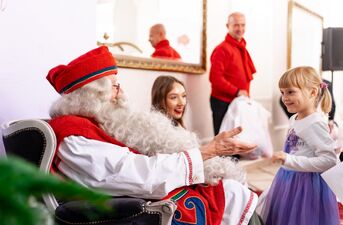 Święty Mikołaj z Finlandii spotkał się z dziećmi w Dworze Czarneckiego