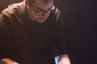 Drobna Zmiana Festival: Distant Look