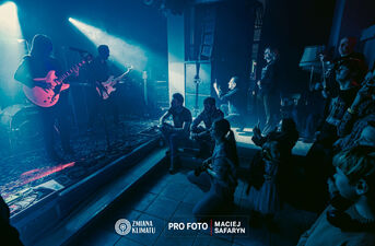 Drobna Zmiana Festival: Distant Look