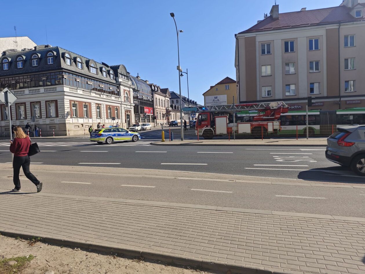 Pożar na skrzyżowaniu Jagienki i Sienkiewicza. Ruch wstrzymany