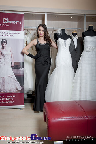 Prezentacja sukni wieczorowych i koktajlowych w salonie Mon Cheri Boutique