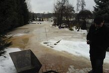 Ośmiokilometrowy zator rzeki. Podtopione gospodarstwa