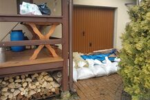 Ośmiokilometrowy zator rzeki. Podtopione gospodarstwa