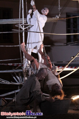 XX8 DSW. Teatr Formy, spektakl plenerowy Pandora