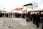 10.11.2013r. Prezydent miasta przekazuje mieszkańcom flagi